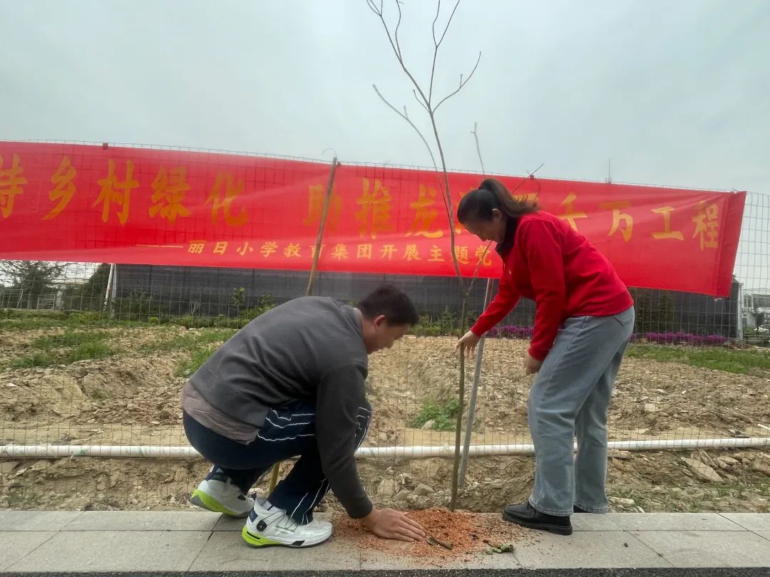 支持乡村绿化,助推龙湖百千万工程